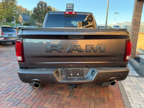 2017 RAM 1500 Night Crew Cab 4x4 5'7' Box
