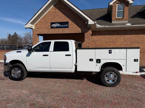 2022 RAM 2500 Tradesman Crew Cab 4x4 8' Box