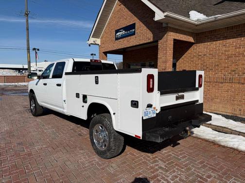 2022 RAM 2500 Tradesman Crew Cab 4x4 8' Box