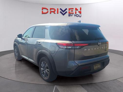 2024 Nissan Pathfinder S FWD