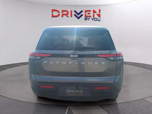 2024 Nissan Pathfinder S FWD