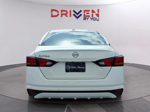 Glacier White 2025 Nissan Altima SV FWD