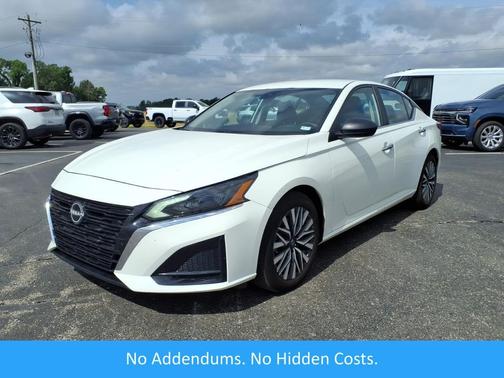 Glacier White 2025 Nissan Altima SV FWD