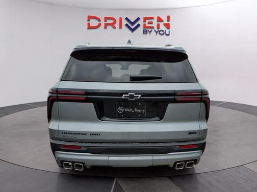 Sterling Gray Metallic 2026 Chevrolet Traverse AWD Z71