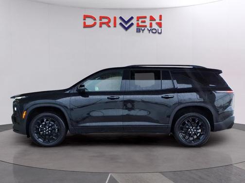 Mosaic Black Metallic 2026 Chevrolet Traverse LT