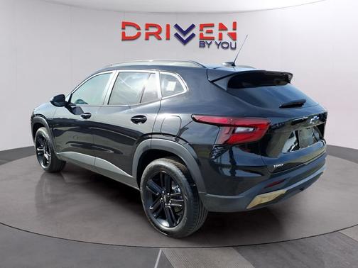 Mosaic Black Metallic 2026 Chevrolet Trax FWD ACTIV