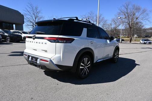 2023 Nissan Pathfinder Platinum 4WD
