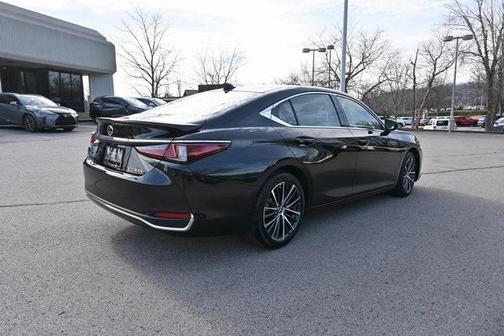 2025 Lexus ES 300h Base