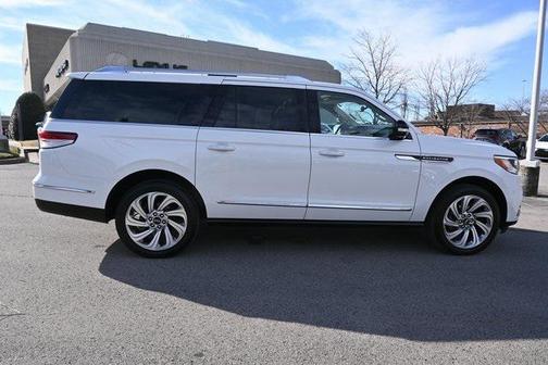 2024 Lincoln Navigator Reserve