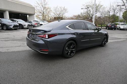 2023 Lexus ES 300h F SPORT Handling