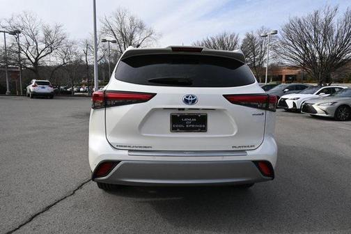 2021 Toyota Highlander Hybrid Platinum