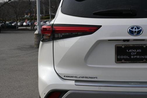 2021 Toyota Highlander Hybrid Platinum