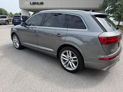 Graphite Gray Metallic 2017 Audi Q7 3.0T Prestige