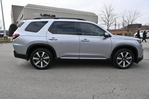 2023 Honda Pilot Touring 8-Passenger