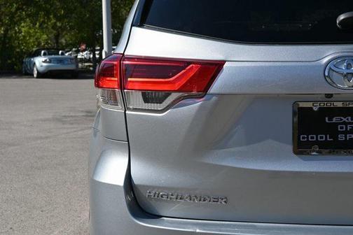 2019 Toyota Highlander LE