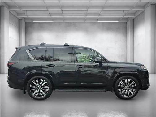 2025 Lexus LX 700h Luxury