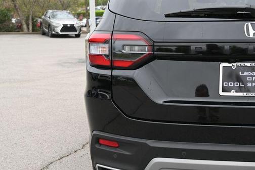 Crystal Black Pearl 2025 Honda Pilot Touring 8-Passenger