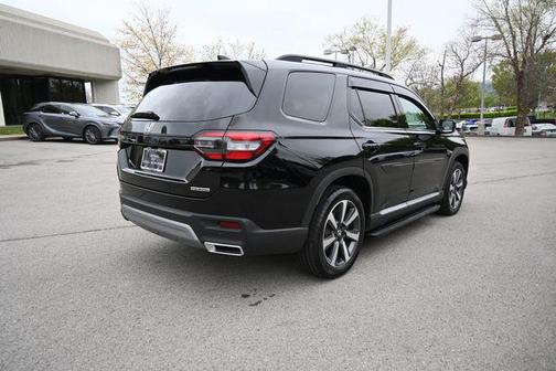 Crystal Black Pearl 2025 Honda Pilot Touring 8-Passenger