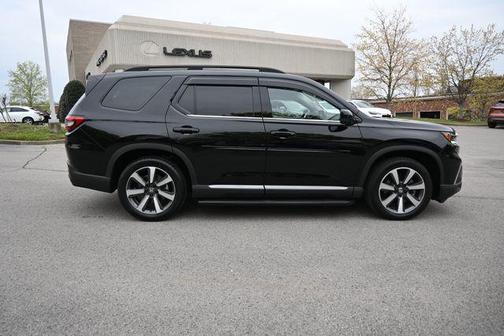 Crystal Black Pearl 2025 Honda Pilot Touring 8-Passenger