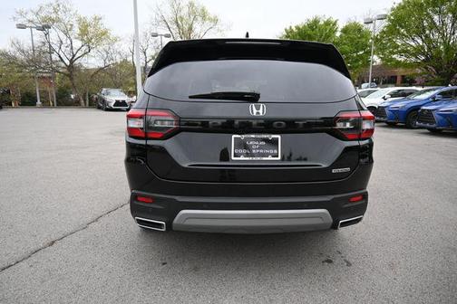 Crystal Black Pearl 2025 Honda Pilot Touring 8-Passenger