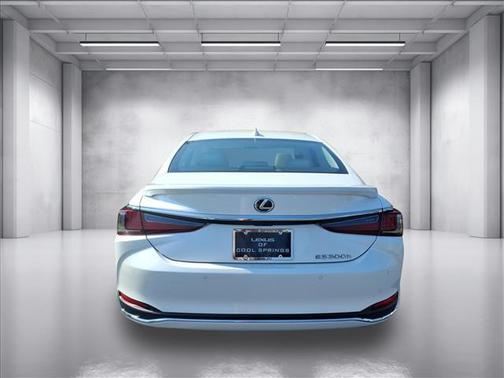 2025 Lexus ES 300h Luxury