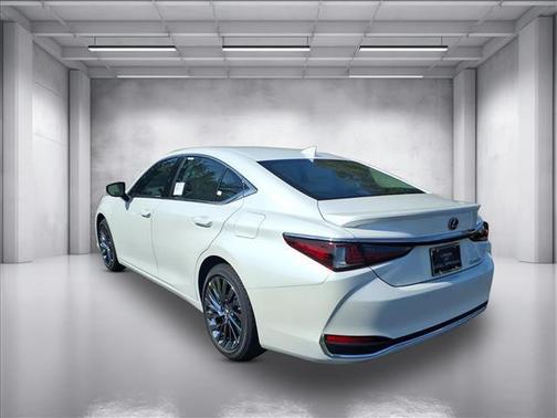 2025 Lexus ES 300h Luxury