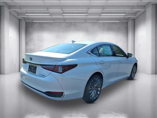 2025 Lexus ES 300h Luxury