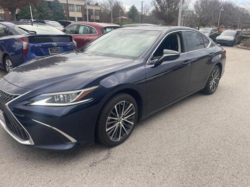 2023 Lexus ES 300h Base