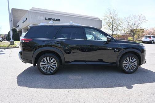 2025 Nissan Pathfinder SL 4WD