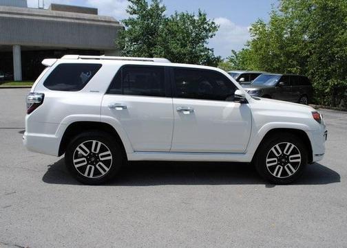 Photo 2 of 35 of 2017 Toyota 4Runner Limited