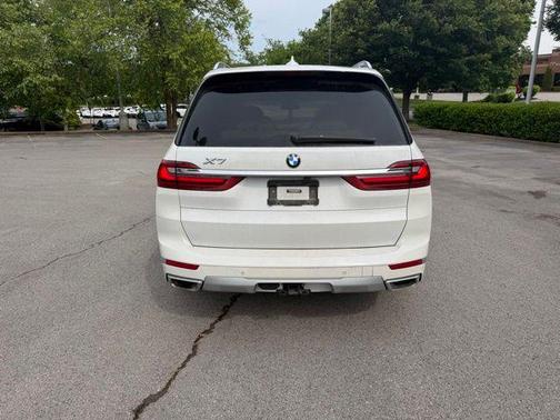 White Metallic 2022 BMW X7 xDrive40i
