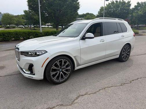White Metallic 2022 BMW X7 xDrive40i