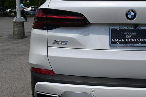 Mineral White Metallic 2024 BMW X5 xDrive40i