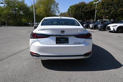 2025 Lexus ES 300h Base