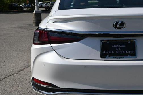 2025 Lexus ES 300h Base