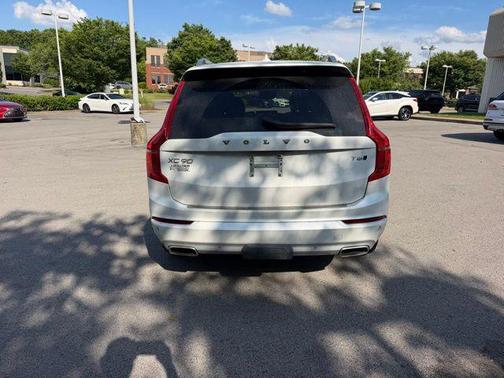 Crystal White Pearl 2019 Volvo XC90 T6 Momentum