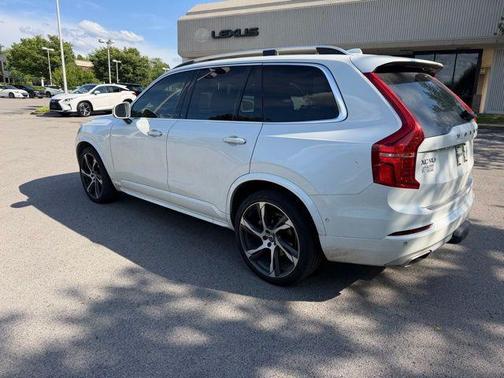 Crystal White Pearl 2019 Volvo XC90 T6 Momentum
