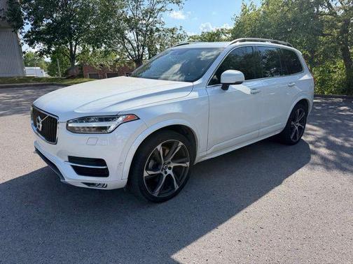 Crystal White Pearl 2019 Volvo XC90 T6 Momentum