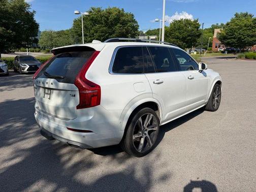 Crystal White Pearl 2019 Volvo XC90 T6 Momentum