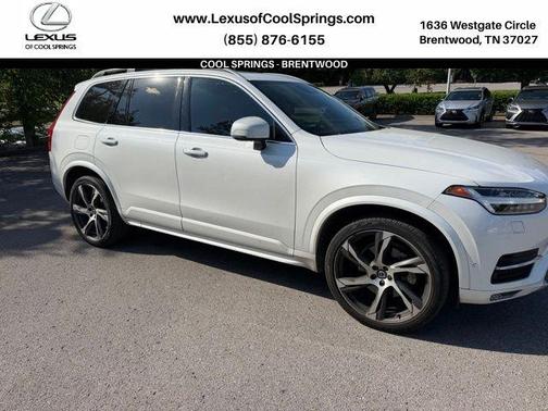 Crystal White Pearl 2019 Volvo XC90 T6 Momentum