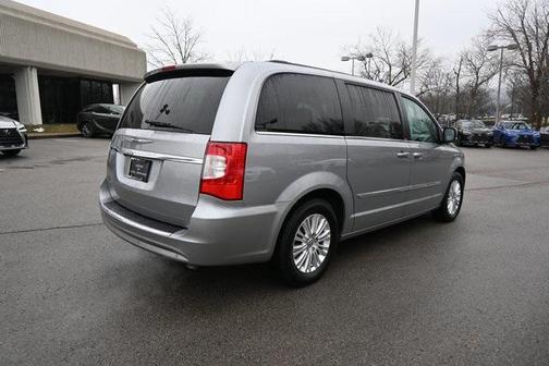 2013 Chrysler Town & Country Touring-L