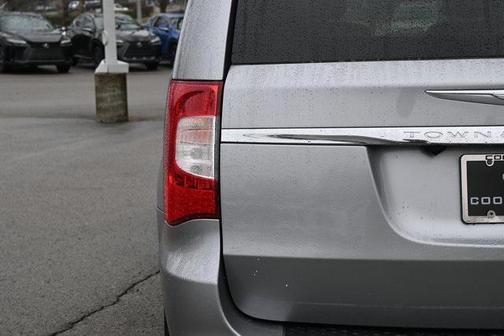 2013 Chrysler Town & Country Touring-L