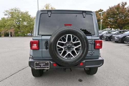 2024 Jeep Wrangler 4-Door Sahara 4x4