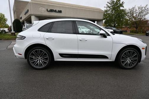 2023 Porsche Macan Base
