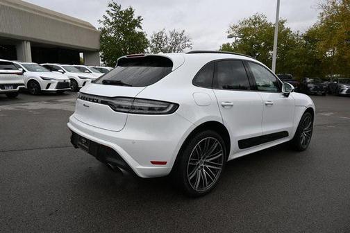 2023 Porsche Macan Base