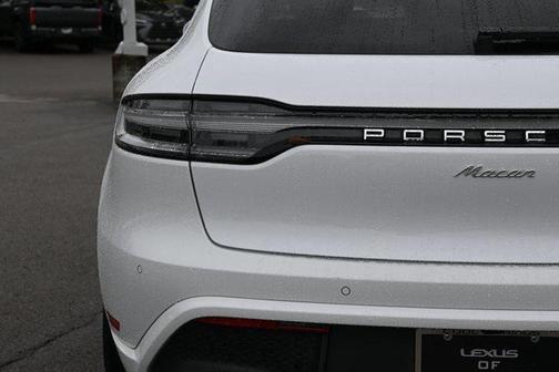2023 Porsche Macan Base