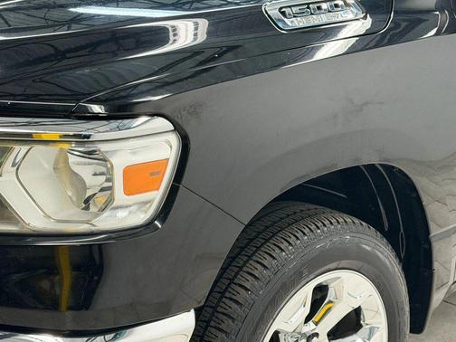 Diamond Black Crystal Pearlcoat 2019 RAM 1500 Big Horn