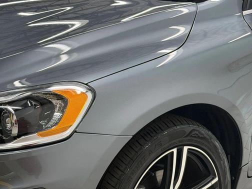 Osmium Grey Metallic 2017 Volvo XC60 T6 R-Design