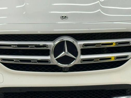 White 2023 Mercedes-Benz GLB 250 Base