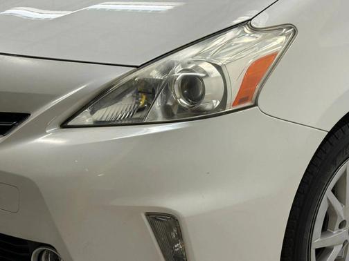 2013 Toyota Prius v Three